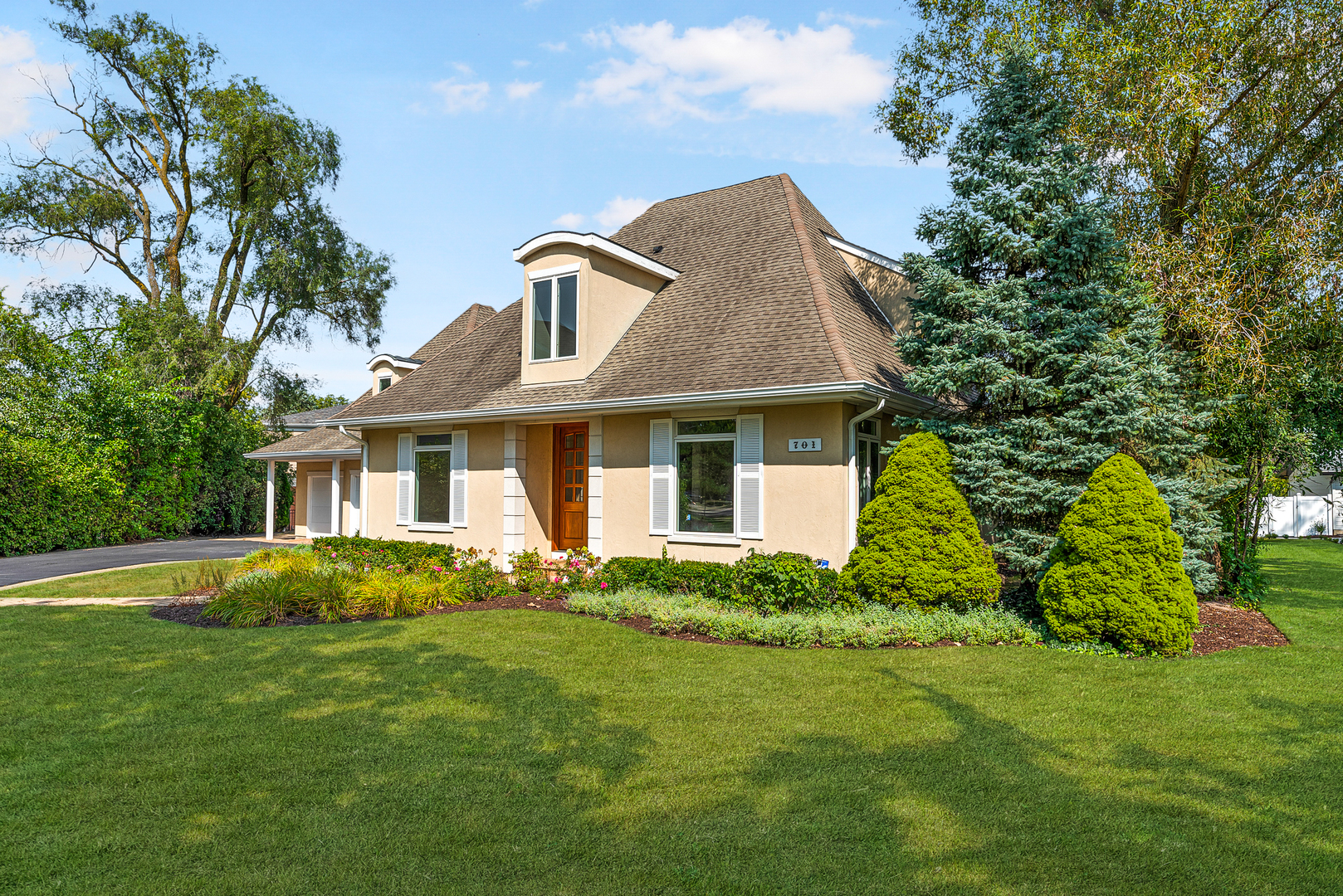 701 Ridge Road Highland Park, IL 60035 - Photo 50 of 60 a front view of a house with a garden