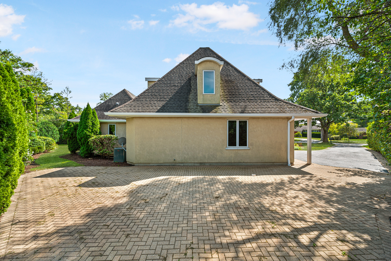 701 Ridge Road Highland Park, IL 60035 - Photo 52 of 60 a front view of a house with a yard
