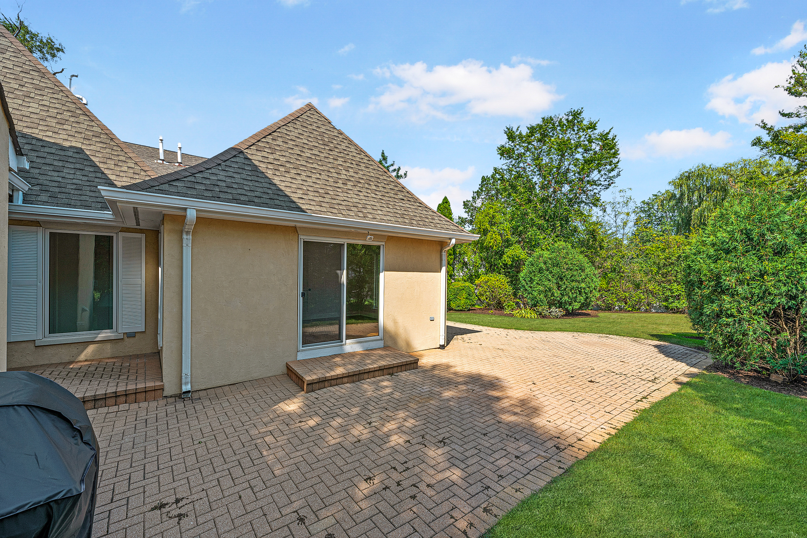 701 Ridge Road Highland Park, IL 60035 - Photo 56 of 60 a view of a house with backyard and garden