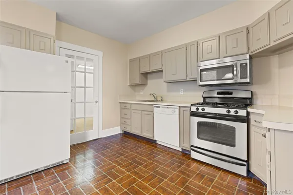 $2,900 | 134 Washington Avenue, Unit 1, Suffern, NY 10901