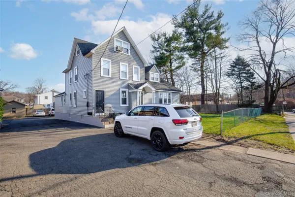 $2,900 | 134 Washington Avenue, Unit 1, Suffern, NY 10901