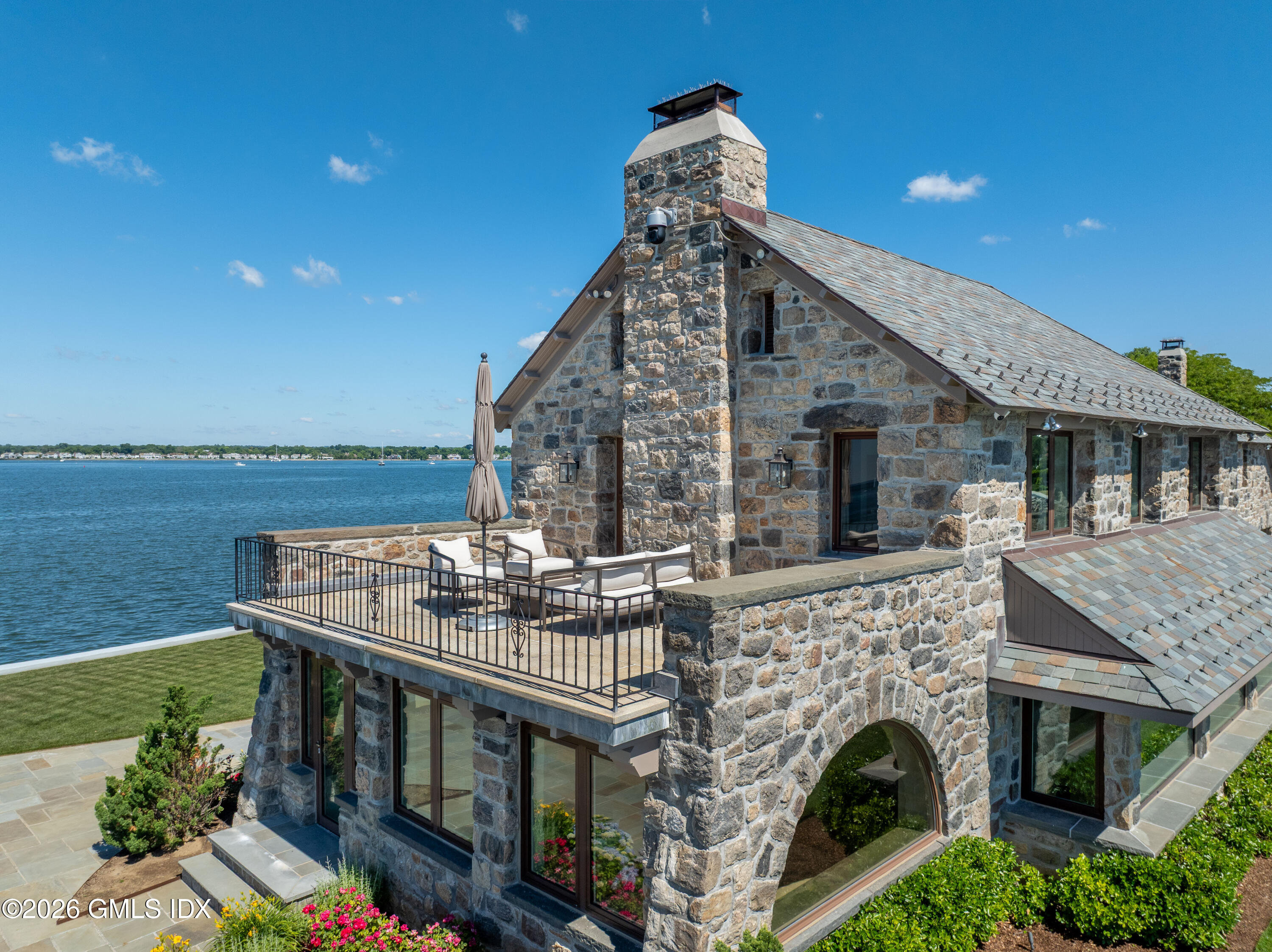 123 Saddle Rock Road Stamford, CT 06902 - Photo 22 of 48 PRIMARY TERRACE