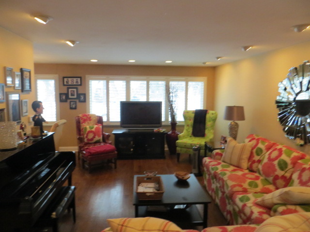 131 East Millers Road Des Plaines, IL 60016 - Photo 3 of 10 a living room with furniture and a flat screen tv