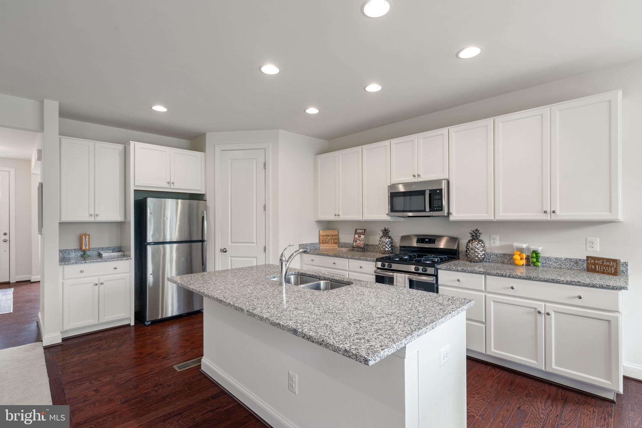 8134 Skystone Loop Manassas Park, VA 20111 - Photo 8 of 33 Stainless Steel appliances