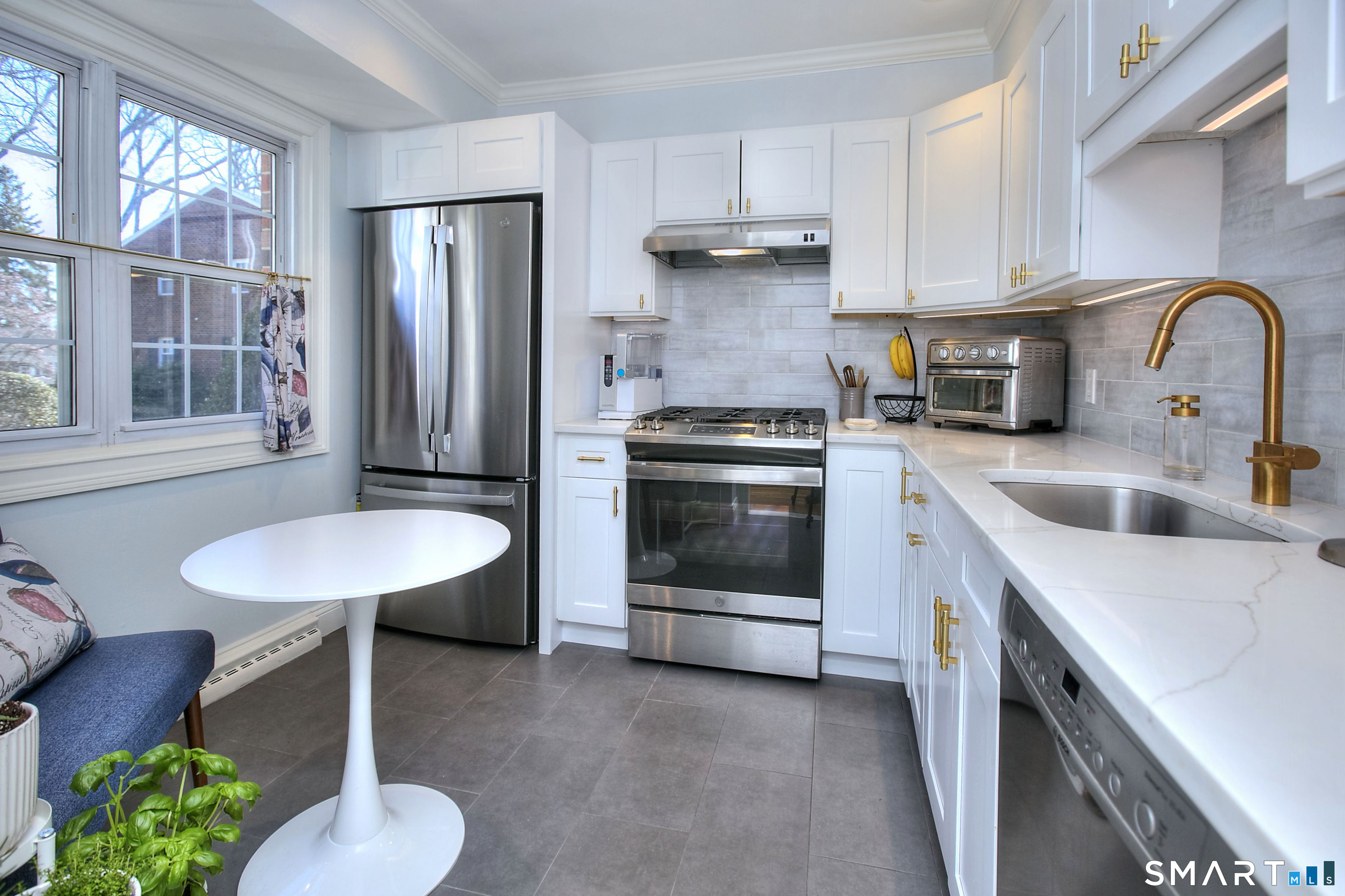 245 Unquowa Road, Unit 27 Fairfield, CT 06824 - Photo 8 of 25