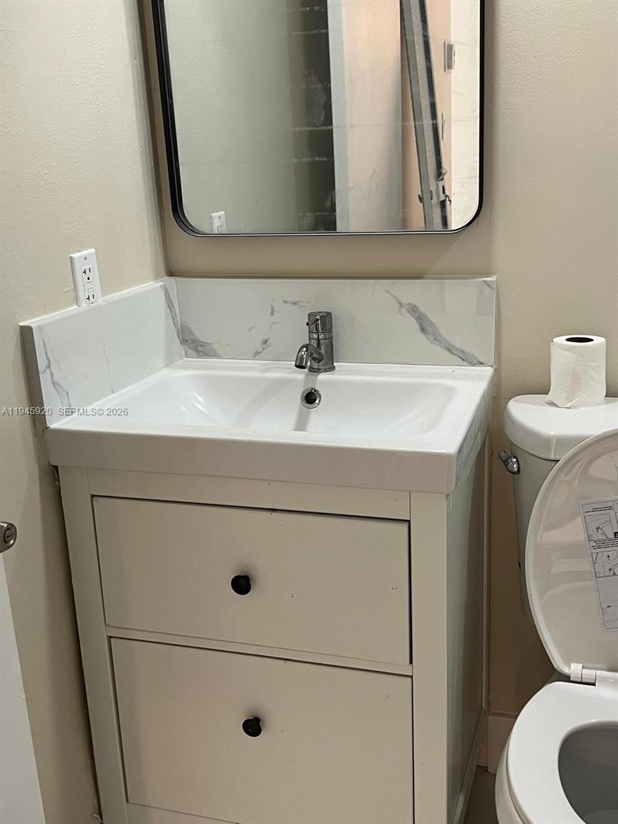 10801 Southwest 109th Court, Unit D110 Miami, FL 33176 - Photo 22 of 25 a bathroom with a sink and a mirror