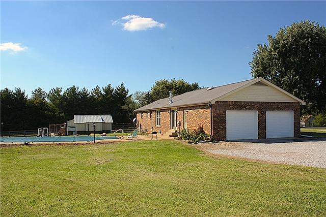 4075 Hoods Branch Road Springfield, TN 37172 - Photo 13 of 16 2 car garage with side entry.