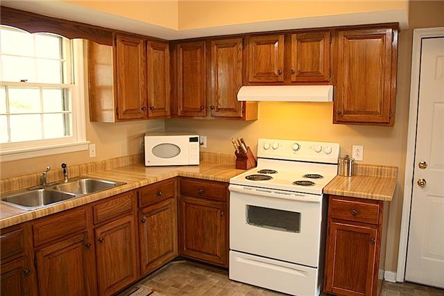 4075 Hoods Branch Road Springfield, TN 37172 - Photo 5 of 16 Kitchen has lots of cabinets.