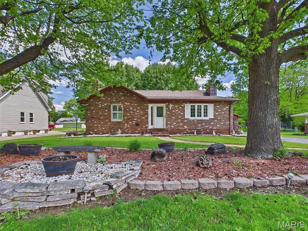$295,000 | 258 Norwood Place, East Alton, IL 62024