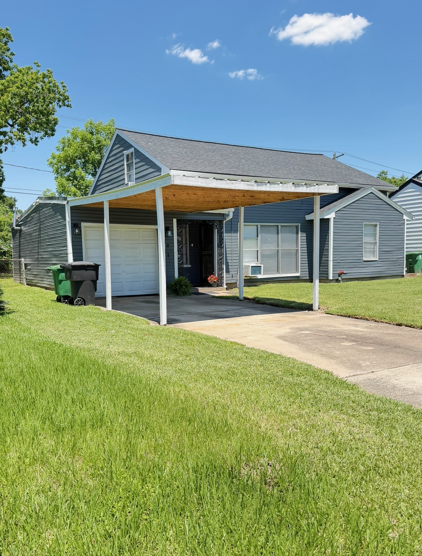 3831 Alberta Street Houston, TX 77021 - Photo 2 of 24 Carport area