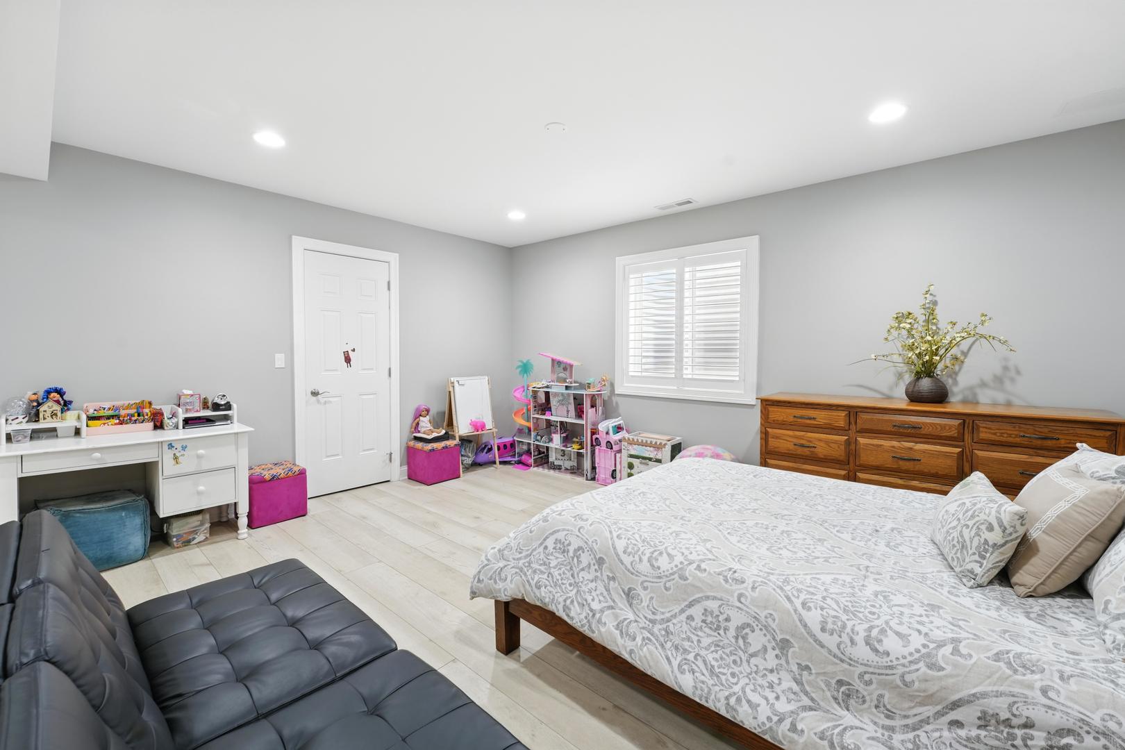 610 Greendale Road Glenview, IL 60025 - Photo 41 of 52 a bedroom with a bed and a wooden floor