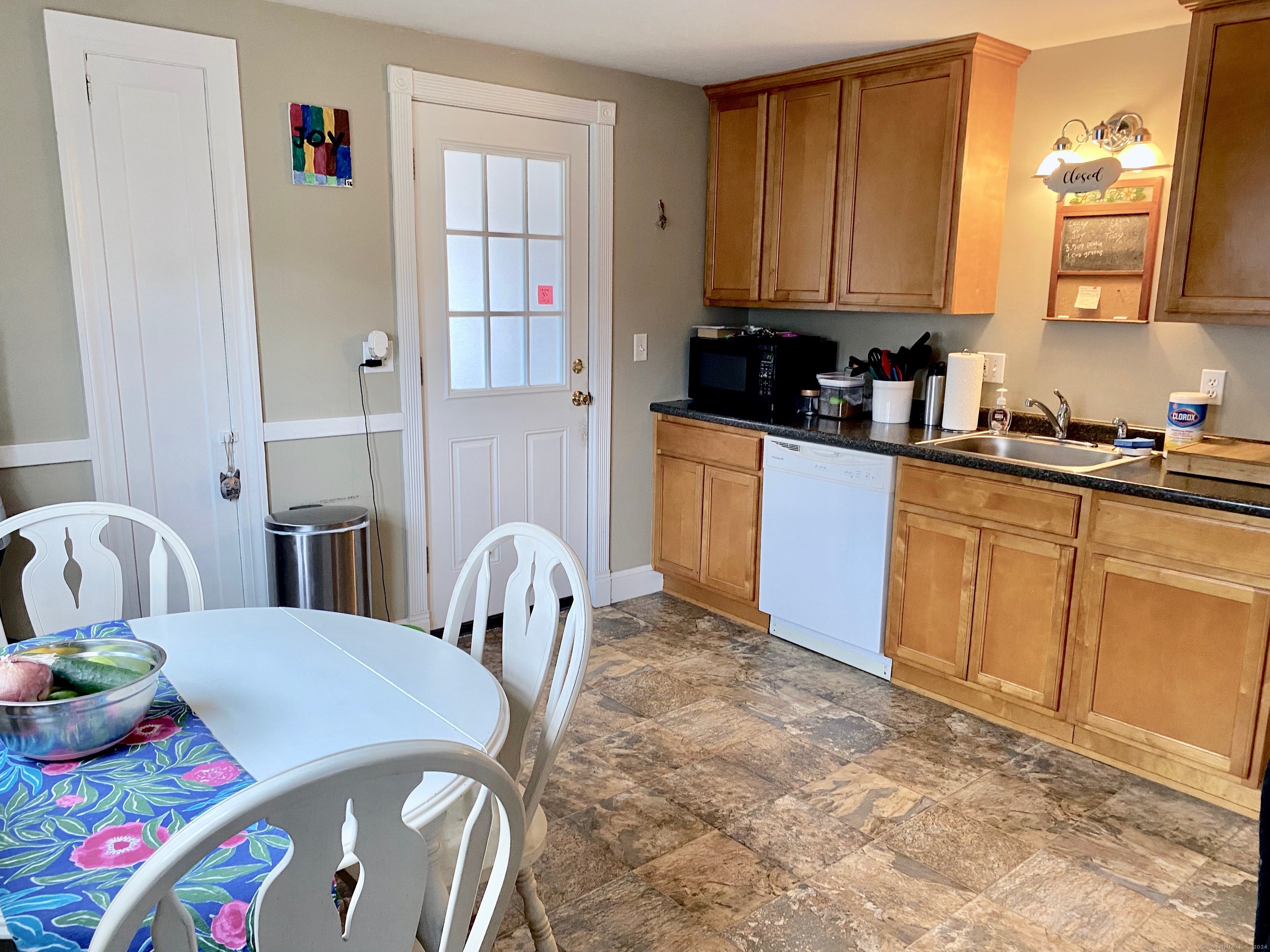 46 Faneuil Street Windsor, CT 06095 - Photo 4 of 16