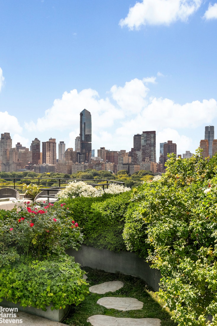 936 5th Avenue, Unit PH Manhattan, NY 10021 - Photo 14 of 21 a view of a city