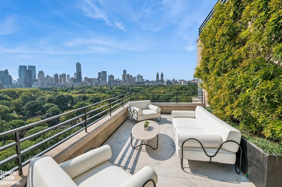 936 5th Avenue, Unit PH Manhattan, NY 10021 - Photo 19 of 21 a view of a roof deck with furniture and a garden