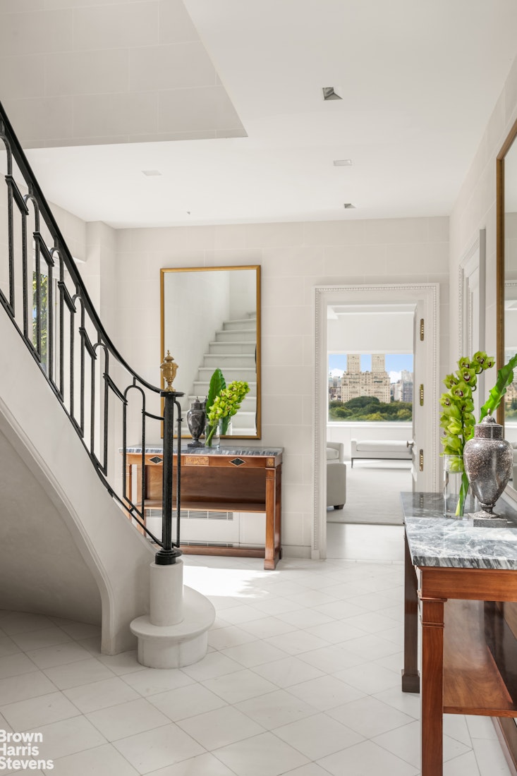 936 5th Avenue, Unit PH Manhattan, NY 10021 - Photo 5 of 21 a view of entryway and hall