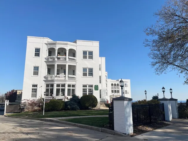 $3,495 | 1228 East Juneau Avenue, Unit 4, Milwaukee, WI 53202