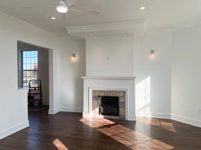 $3,495 | 1228 East Juneau Avenue, Unit 4, Milwaukee, WI 53202