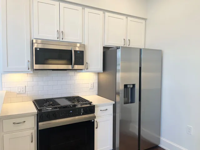 $3,495 | 1228 East Juneau Avenue, Unit 4, Milwaukee, WI 53202