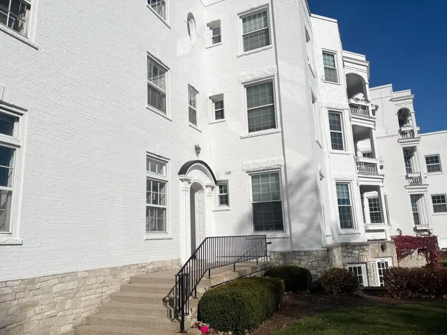 $3,495 | 1228 East Juneau Avenue, Unit 4, Milwaukee, WI 53202