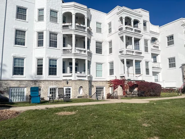 $3,495 | 1228 East Juneau Avenue, Unit 4, Milwaukee, WI 53202