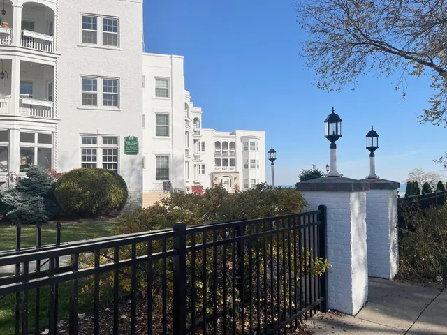 $3,495 | 1228 East Juneau Avenue, Unit 4, Milwaukee, WI 53202