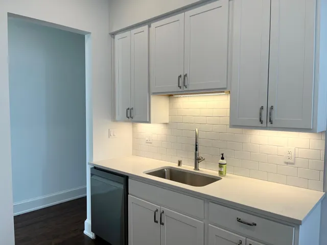 $3,495 | 1228 East Juneau Avenue, Unit 4, Milwaukee, WI 53202