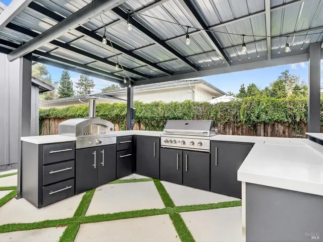 a picture of a wall with a white wall