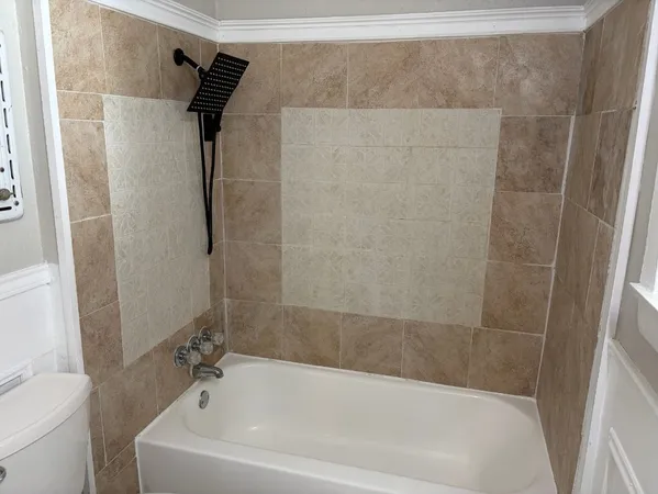 $1,995 | 5530 Lakefield Drive, Houston, TX 77033