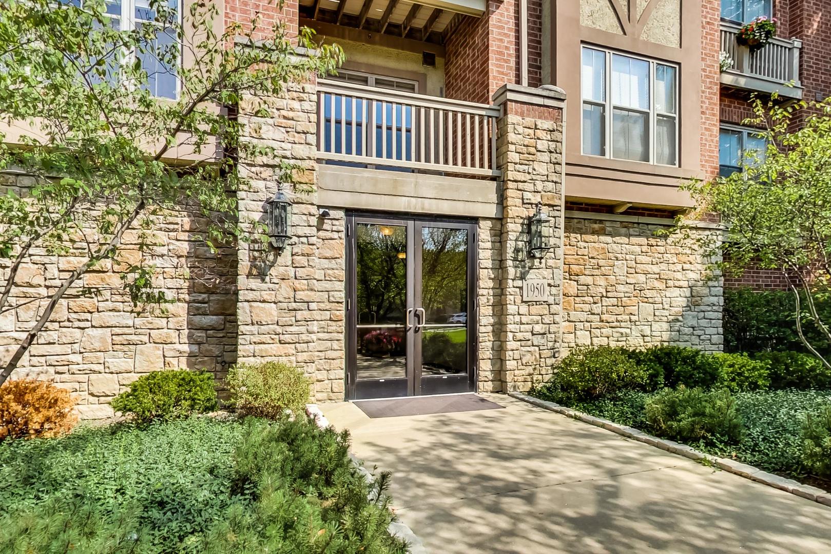 1950 Farnsworth Lane, Unit 109 Northbrook, IL 60062 - Photo 3 of 30