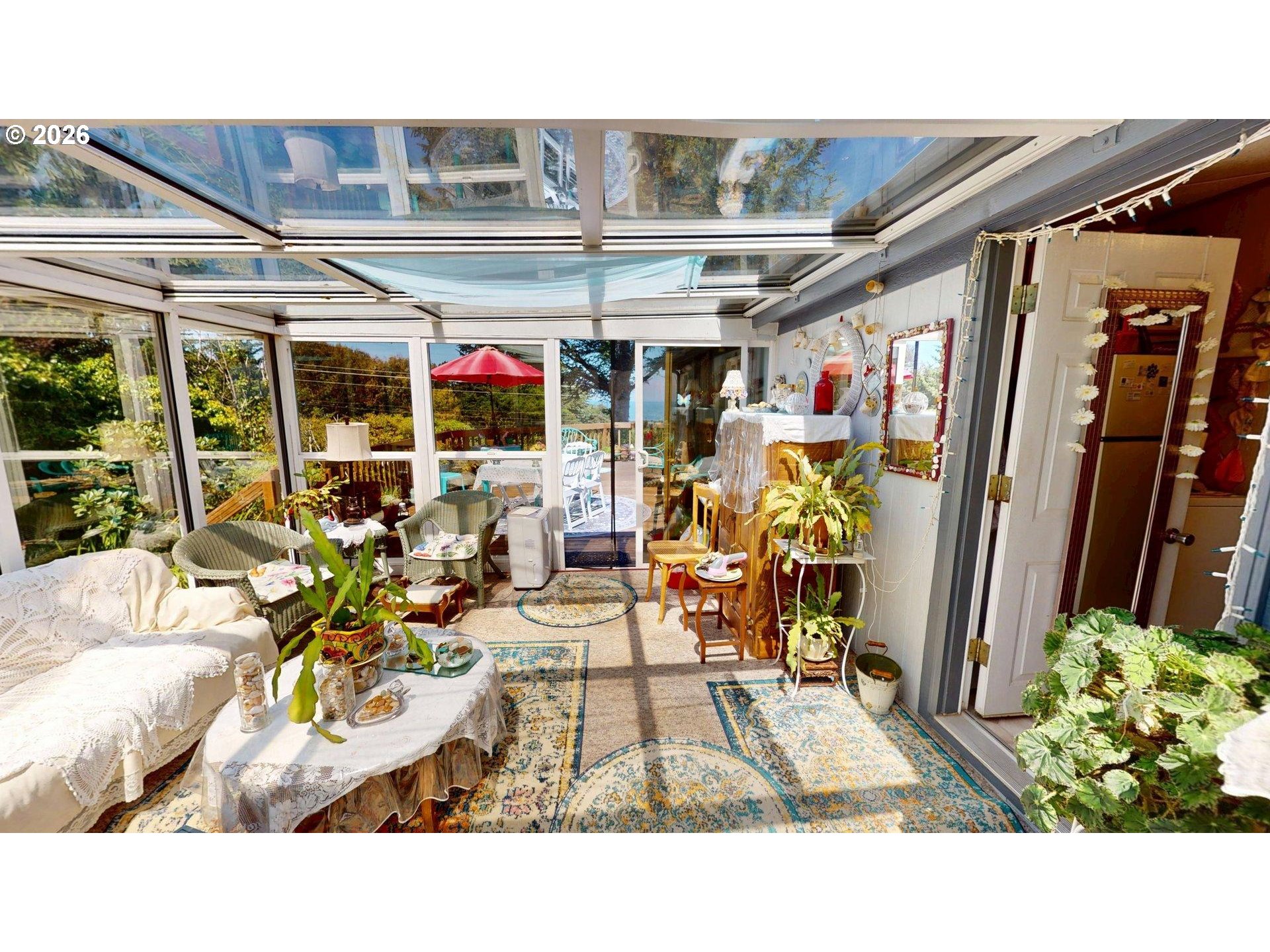 95010 Greggs Creek Road Gold Beach, OR 97444 - Photo 29 of 34 Solarium