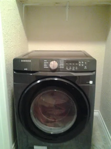 a close up view of washer and dryer