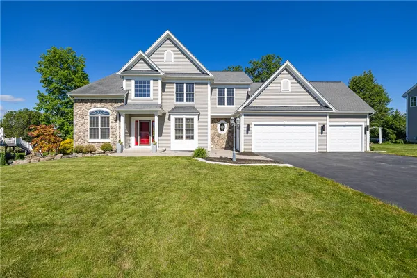 $674,900 | 3 Periwinkle Drive, Perinton, NY 14450