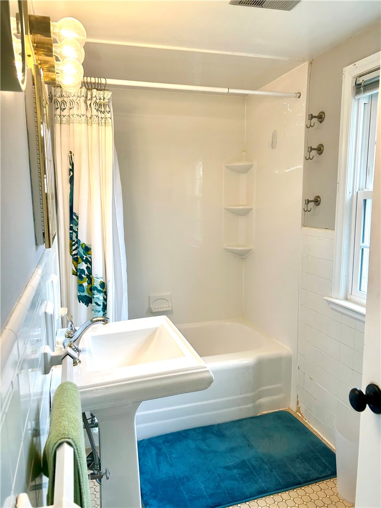 28 Chelmsford Road Brighton, NY 14618 - Photo 12 of 23