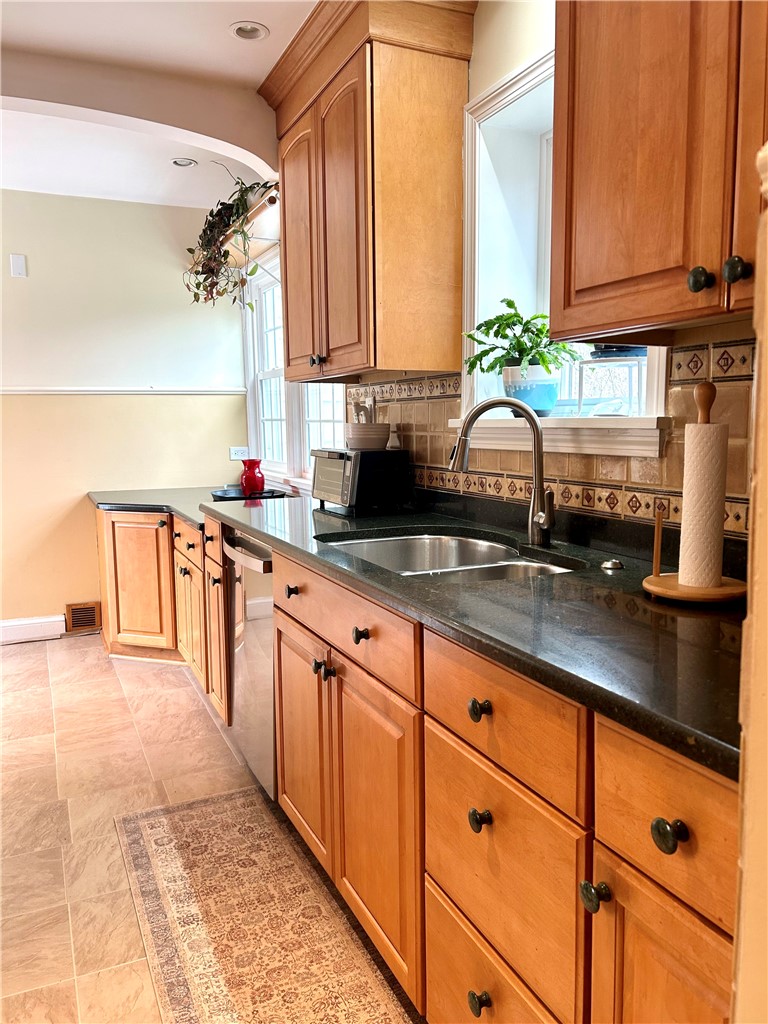 28 Chelmsford Road Brighton, NY 14618 - Photo 9 of 23