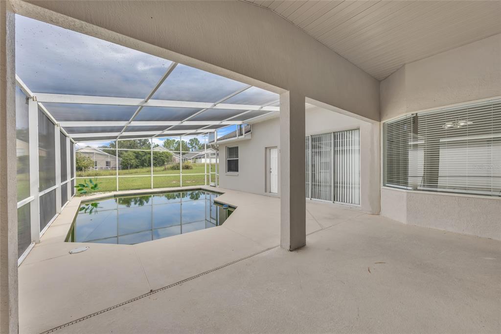 1047 Durango Loop Street Davenport, FL 33897 - Photo 27 of 35 a outdoor space with patio area