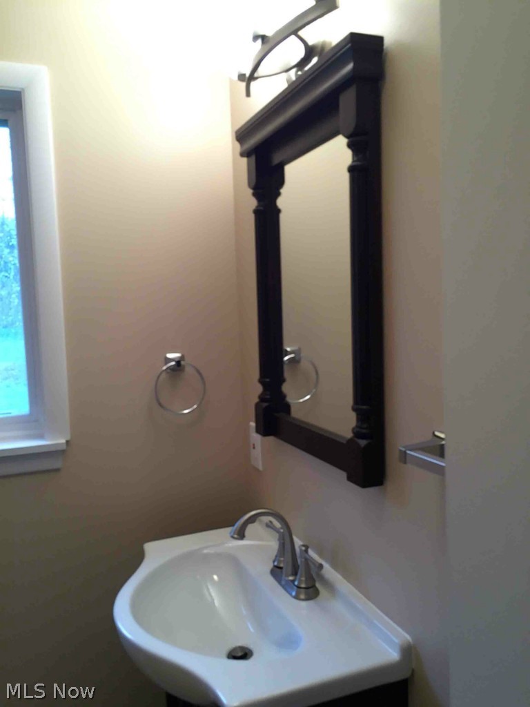 3714 Maplecrest Road Woodmere, OH 44122 - Photo 12 of 19 Gallery Image 12