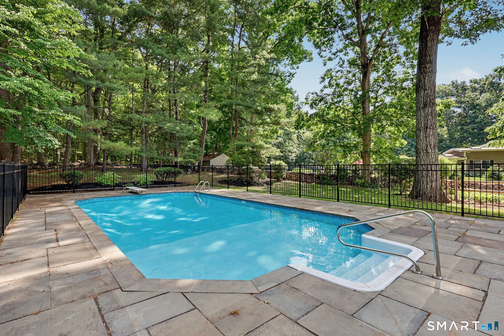 8 Live Oak Road Norwalk, CT 06851 - Photo 7 of 40