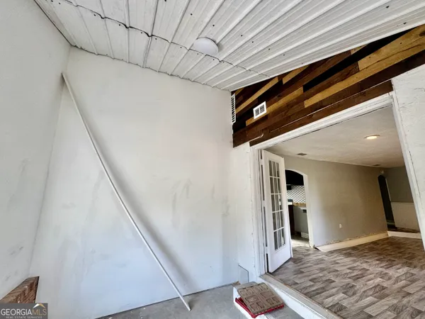 a view of entryway with kitchen
