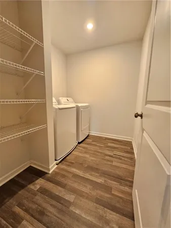 a view of empty room with window