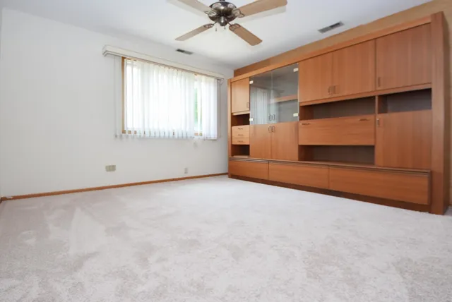 $459,900 | 50 Ridgewood Road, Elk Grove Village, IL 60007