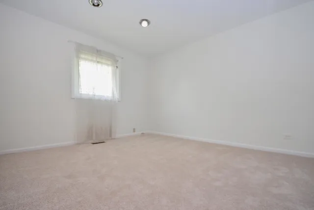 $459,900 | 50 Ridgewood Road, Elk Grove Village, IL 60007