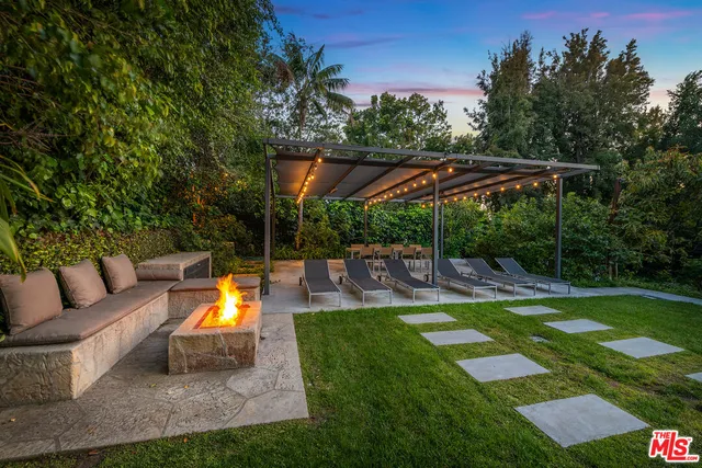 $19,995,000 | 422 Parkwood Drive, Los Angeles, CA 90077