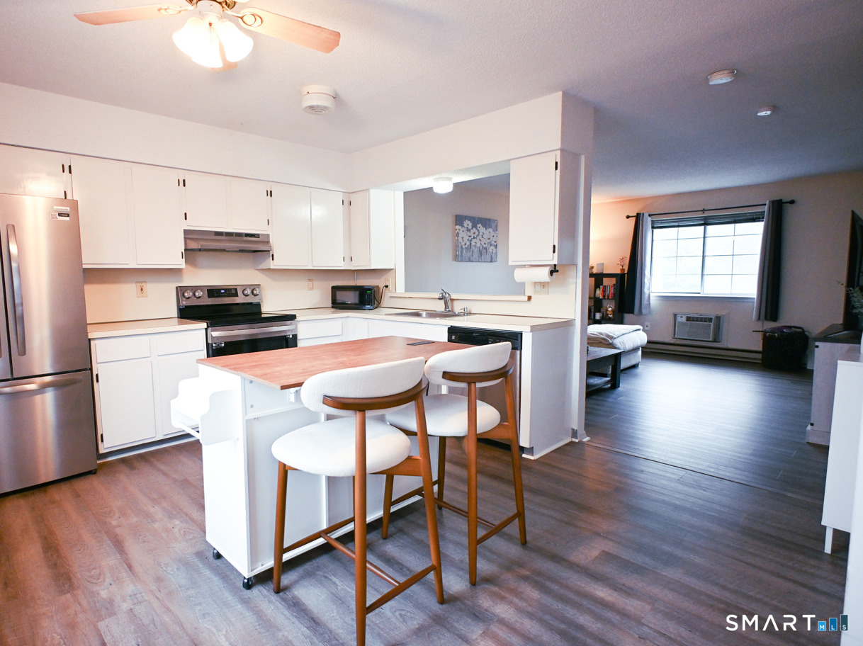 24 Blue Ridge Drive, Unit L8 Waterbury, CT 06704 - Photo 5 of 15