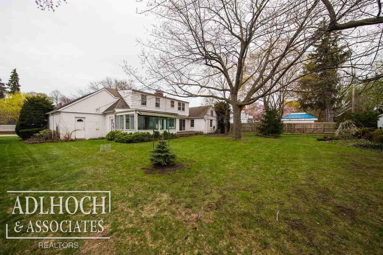 1037 Cadieux Road Grosse Pointe, MI 48230 - Photo 26 of 39 31378057-25.JPG