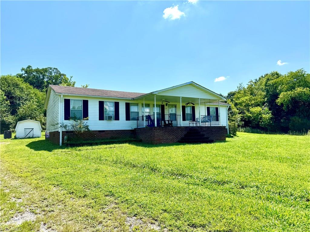 129 Seabrook Rd Mount Mount Airy, NC 27030 - Photo 2 of 24