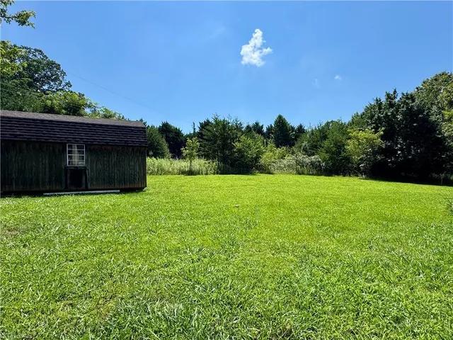 $169,900 | 129 Seabrook Rd Mount, Mount Airy, NC 27030