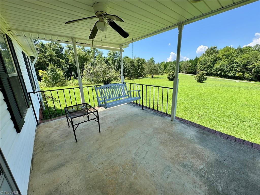 129 Seabrook Rd Mount Mount Airy, NC 27030 - Photo 5 of 24