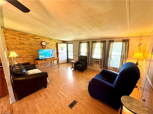 $169,900 | 129 Seabrook Rd Mount, Mount Airy, NC 27030