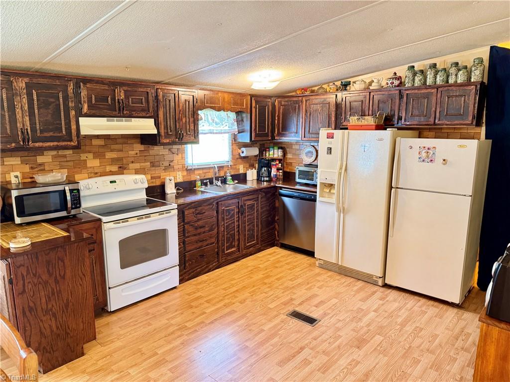 129 Seabrook Rd Mount Mount Airy, NC 27030 - Photo 9 of 24