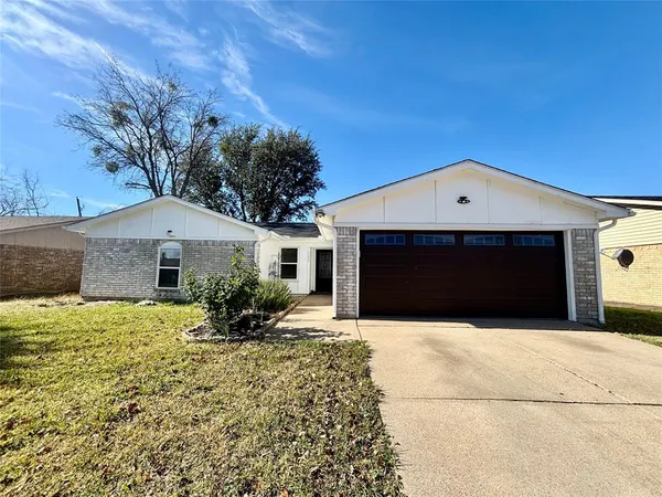 $1,895 | 1237 North Knowles Drive, Saginaw, TX 76179